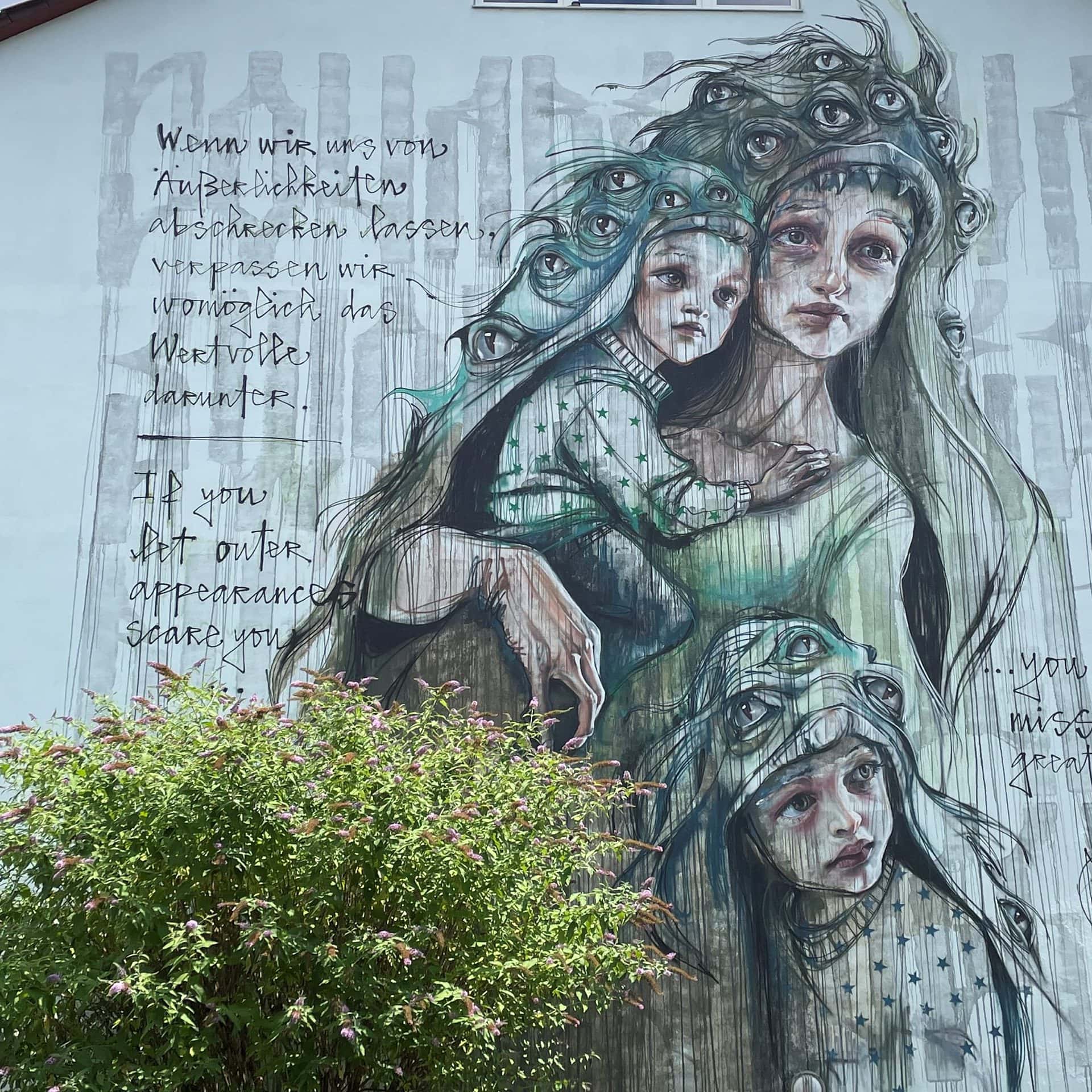 Herakut Wandgemälde mit Mutter und Kindern in Heidelberg
