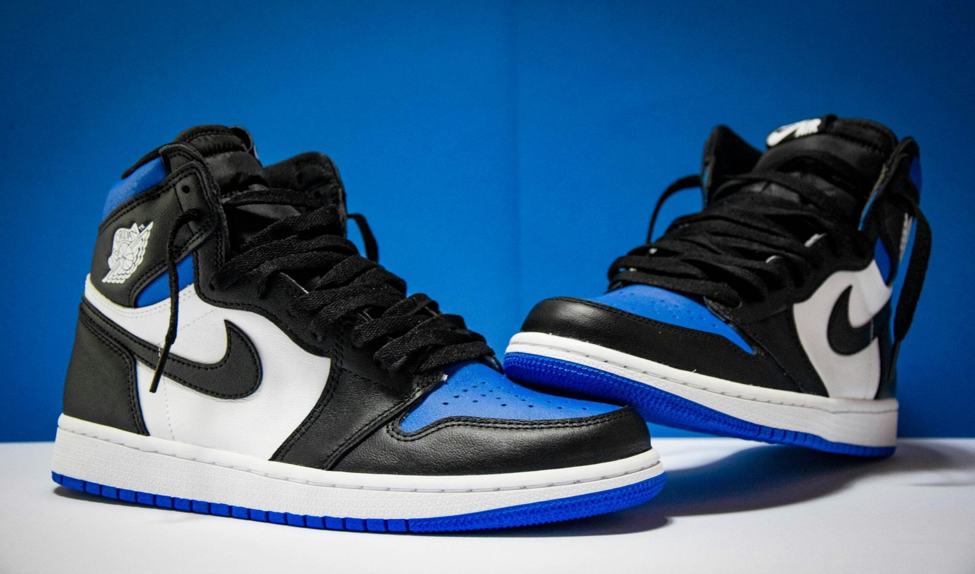 Schwarz Blau Weiße Jordan Schuhe