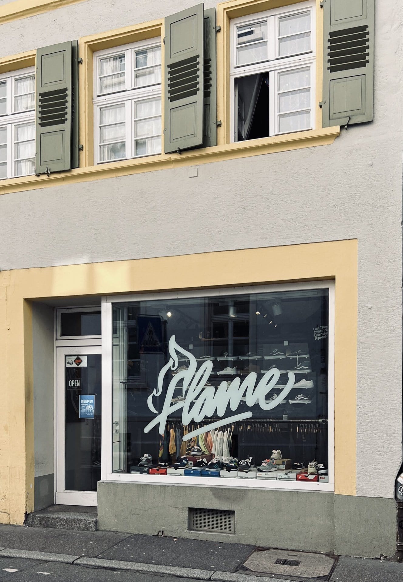 Sneaker Store in der Plöck Heidelberg namens The Flame