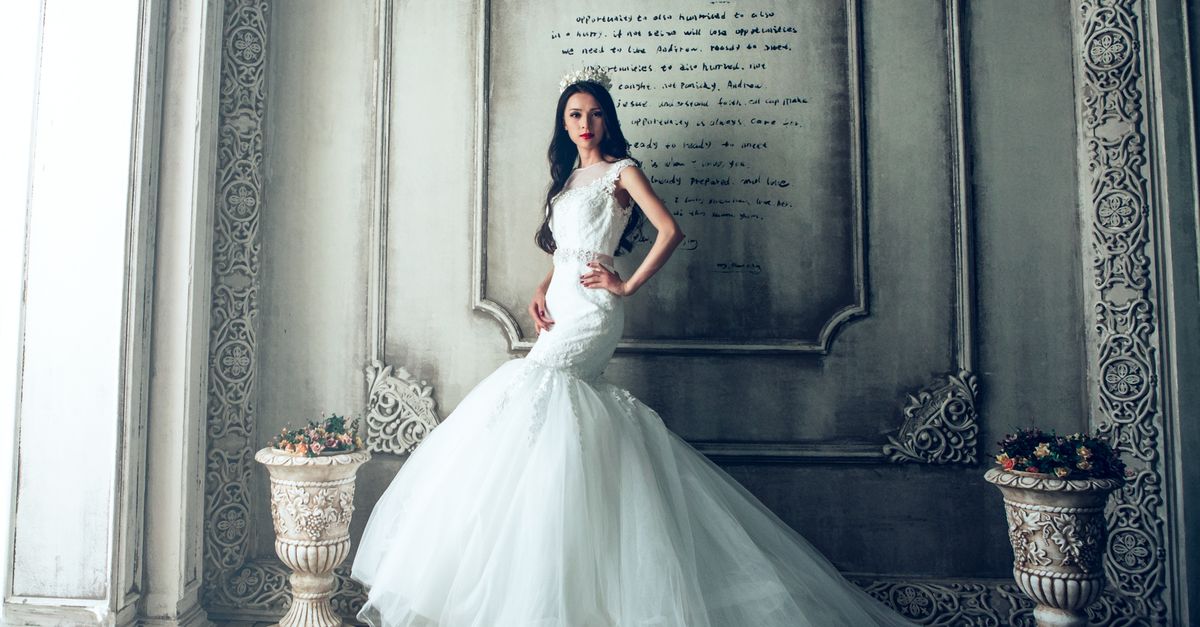 Verschiedene Brautkleid-Stile im Vergleich: A-Linie, Prinzessinnenkleid und schlichtes Etui-Modell