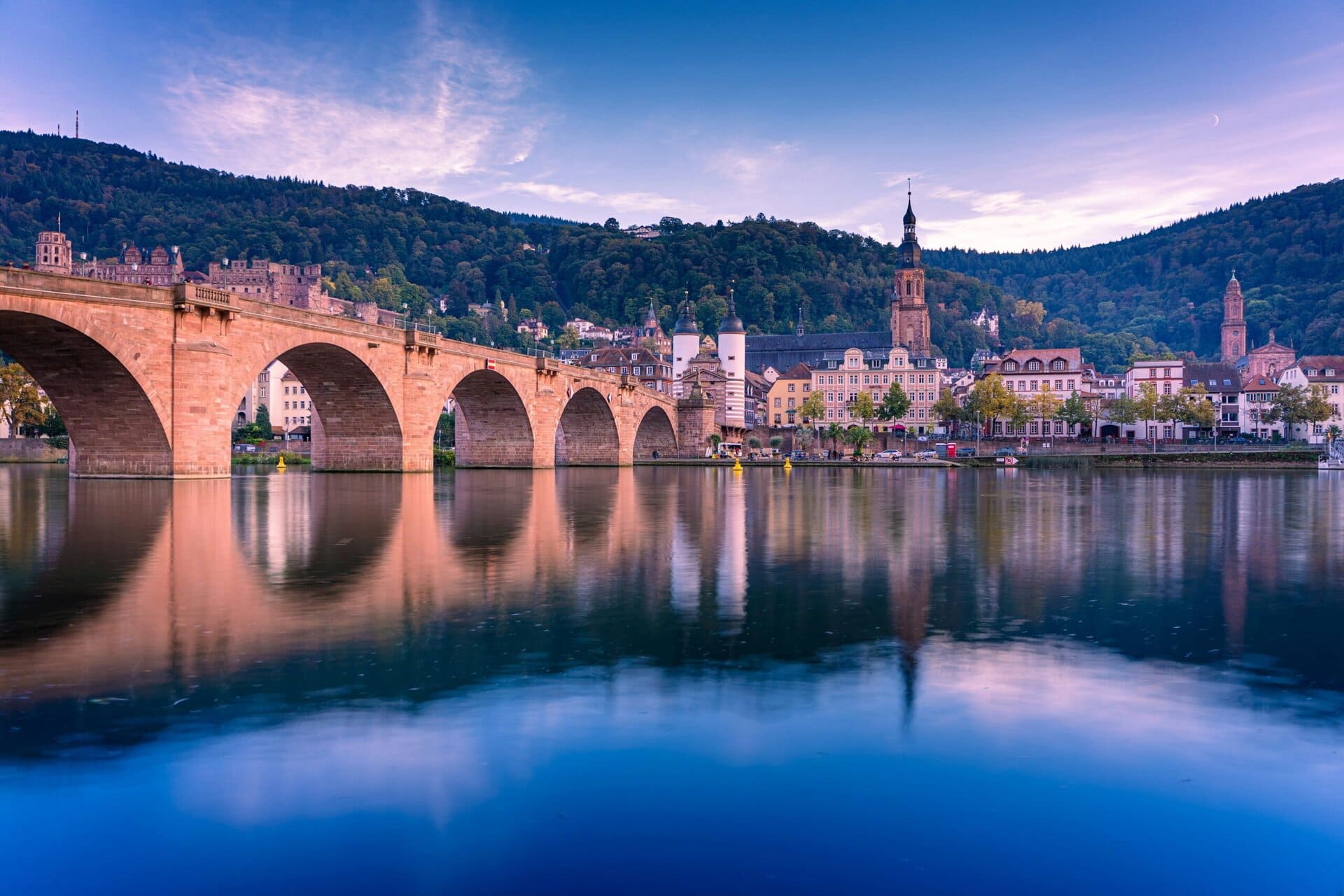 nicht adv chmsty
