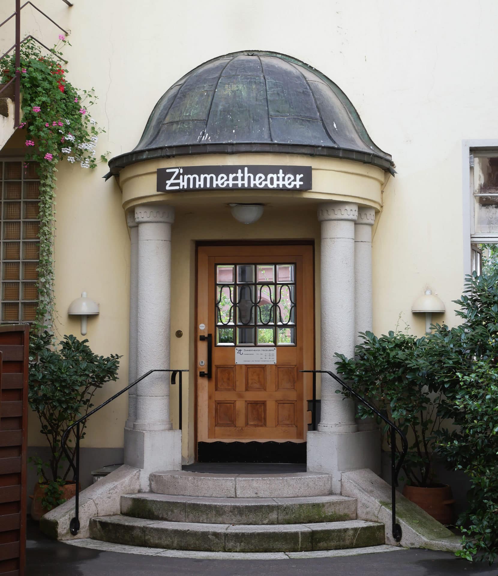 Hinterer Eingang zum Zimmertheater
