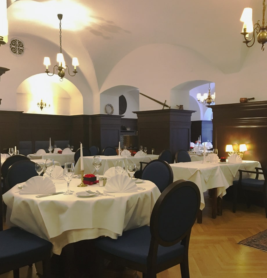 Gastronomie, Restaurant. Tische, Teller